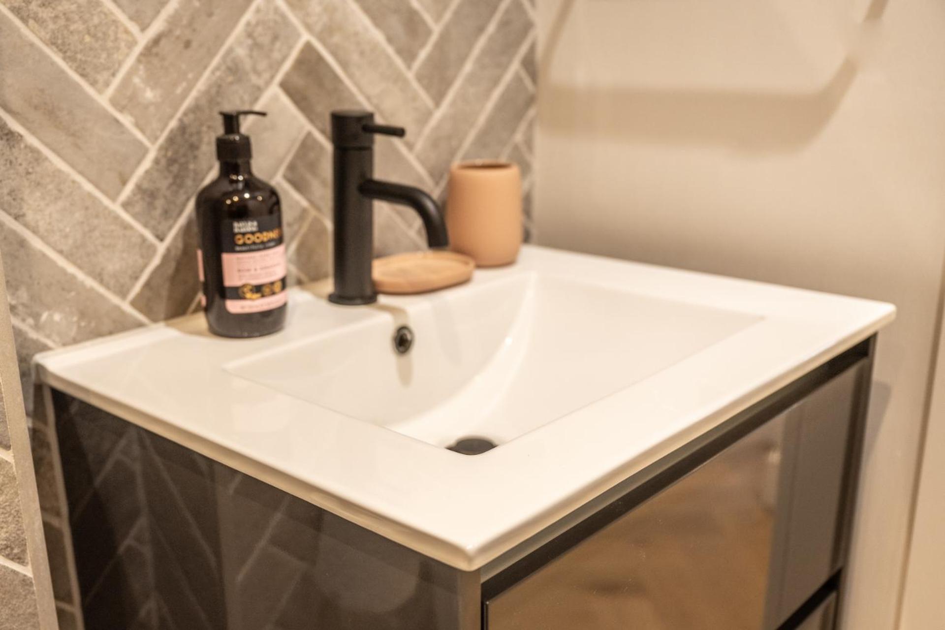 Modern, Stylish Newly Refurbished 2Nd Floor Apartment In Fitzrovia London Eksteriør bilde